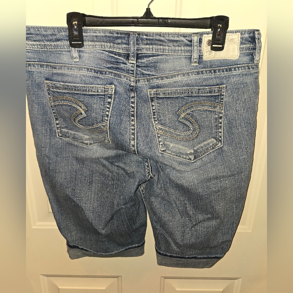 Silver Jeans Suki Bermuda Size 14